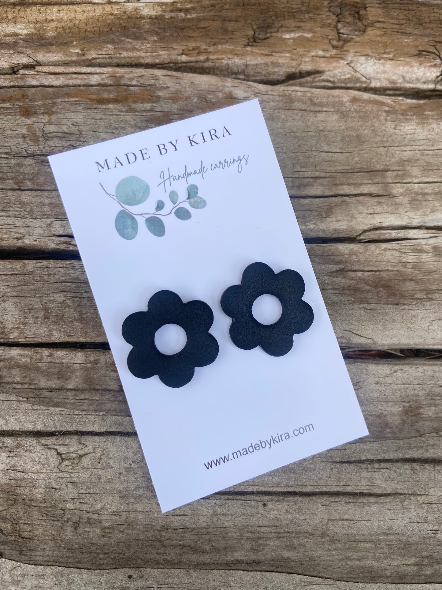 Round flower studs- black