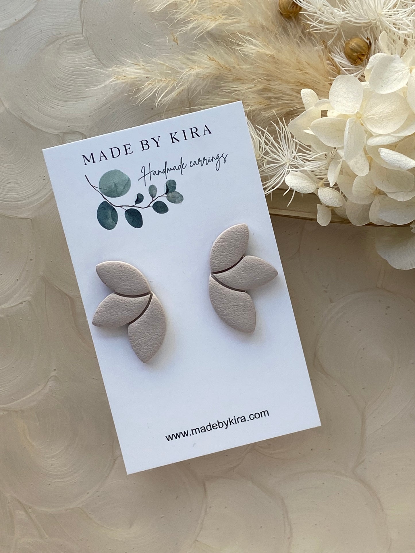 Petal studs- natural