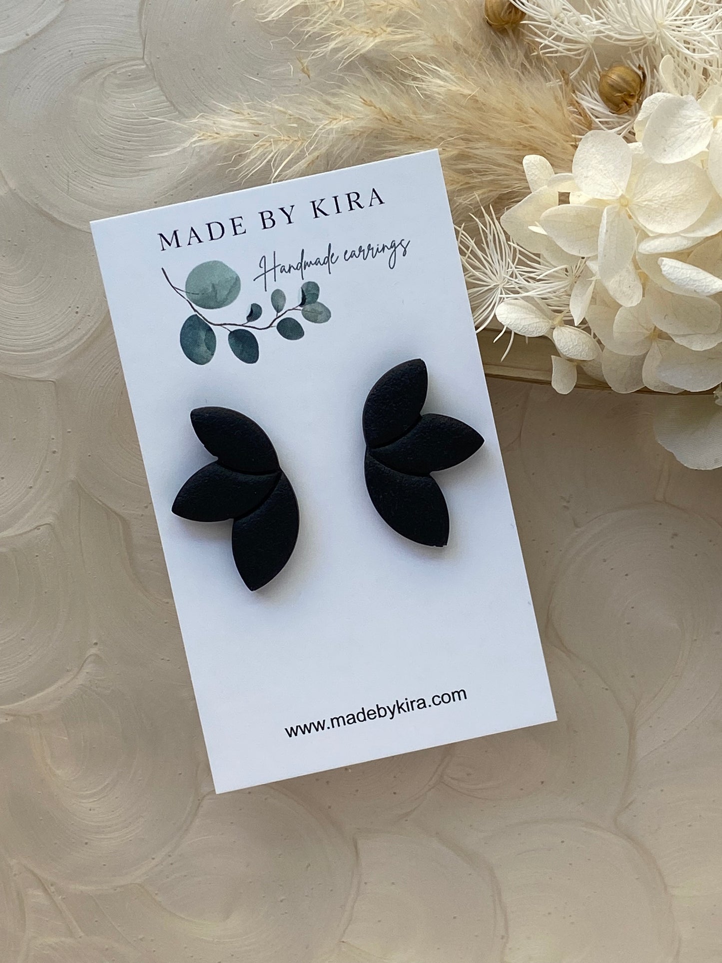 Petal studs- black
