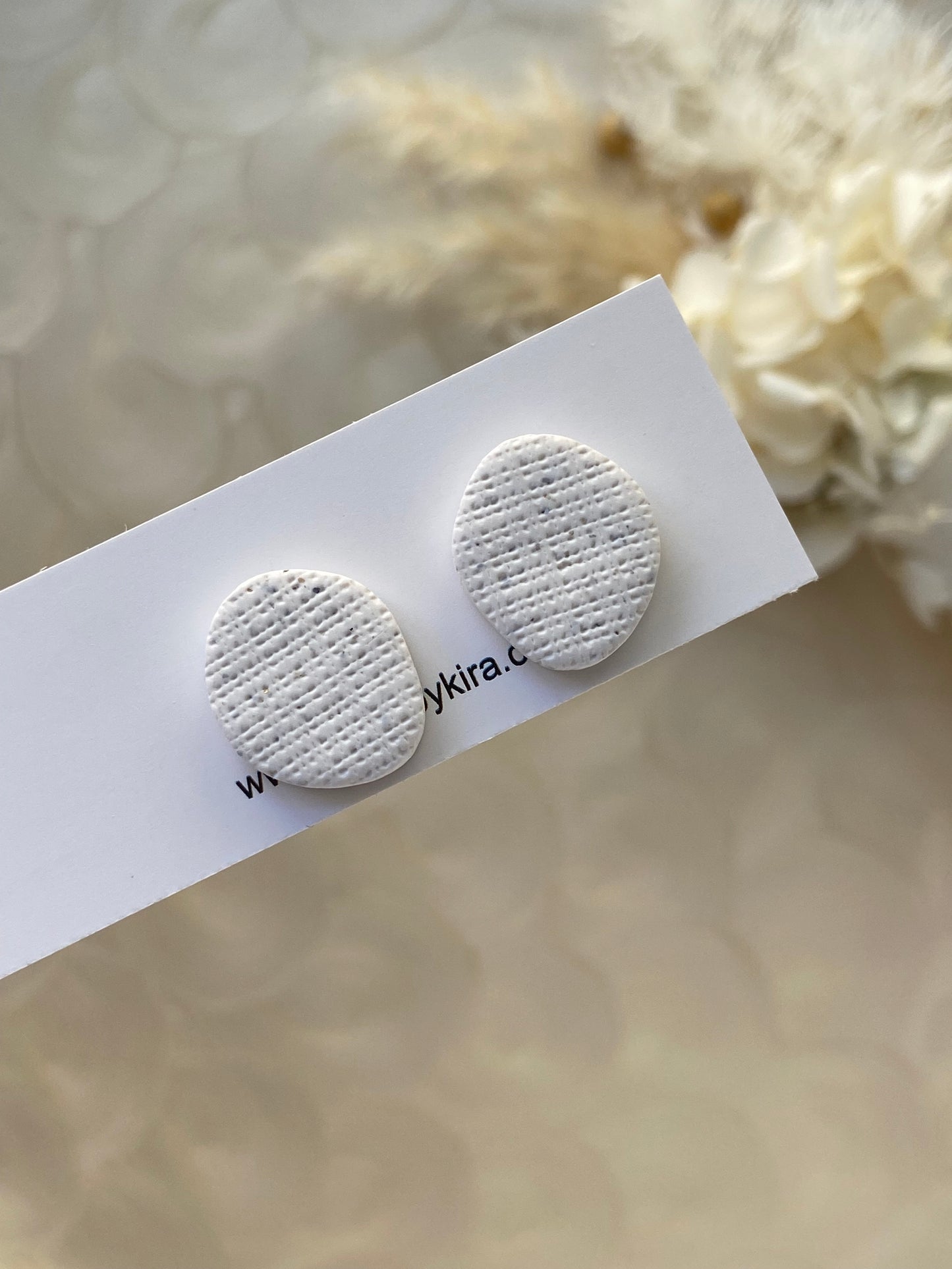 Pebble texture studs- white