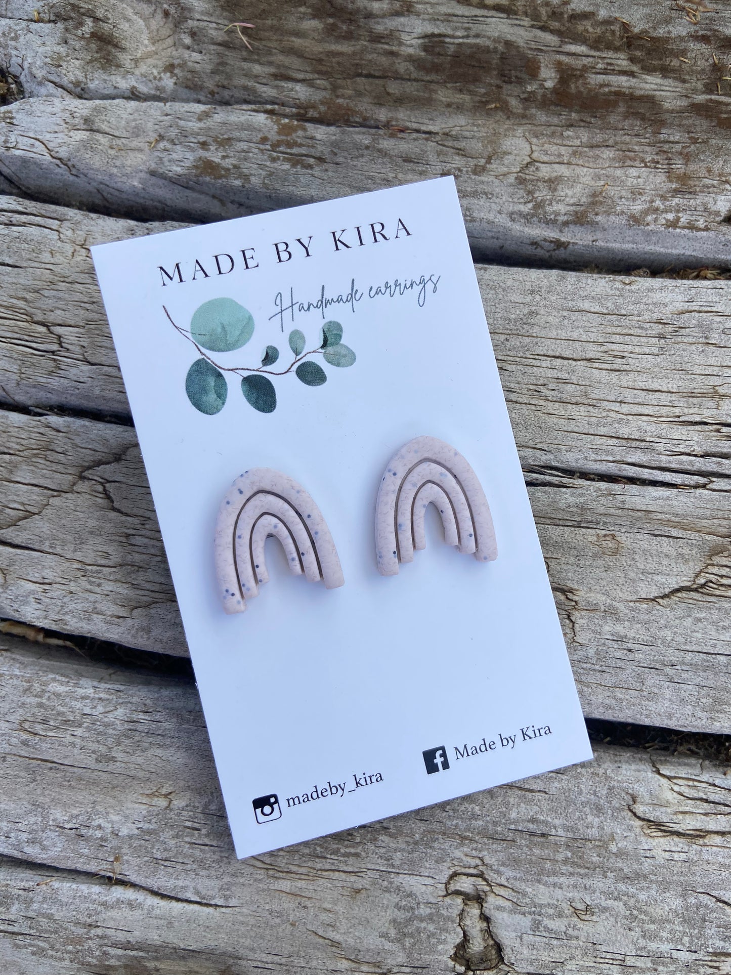 Rainbow arch studs- natural