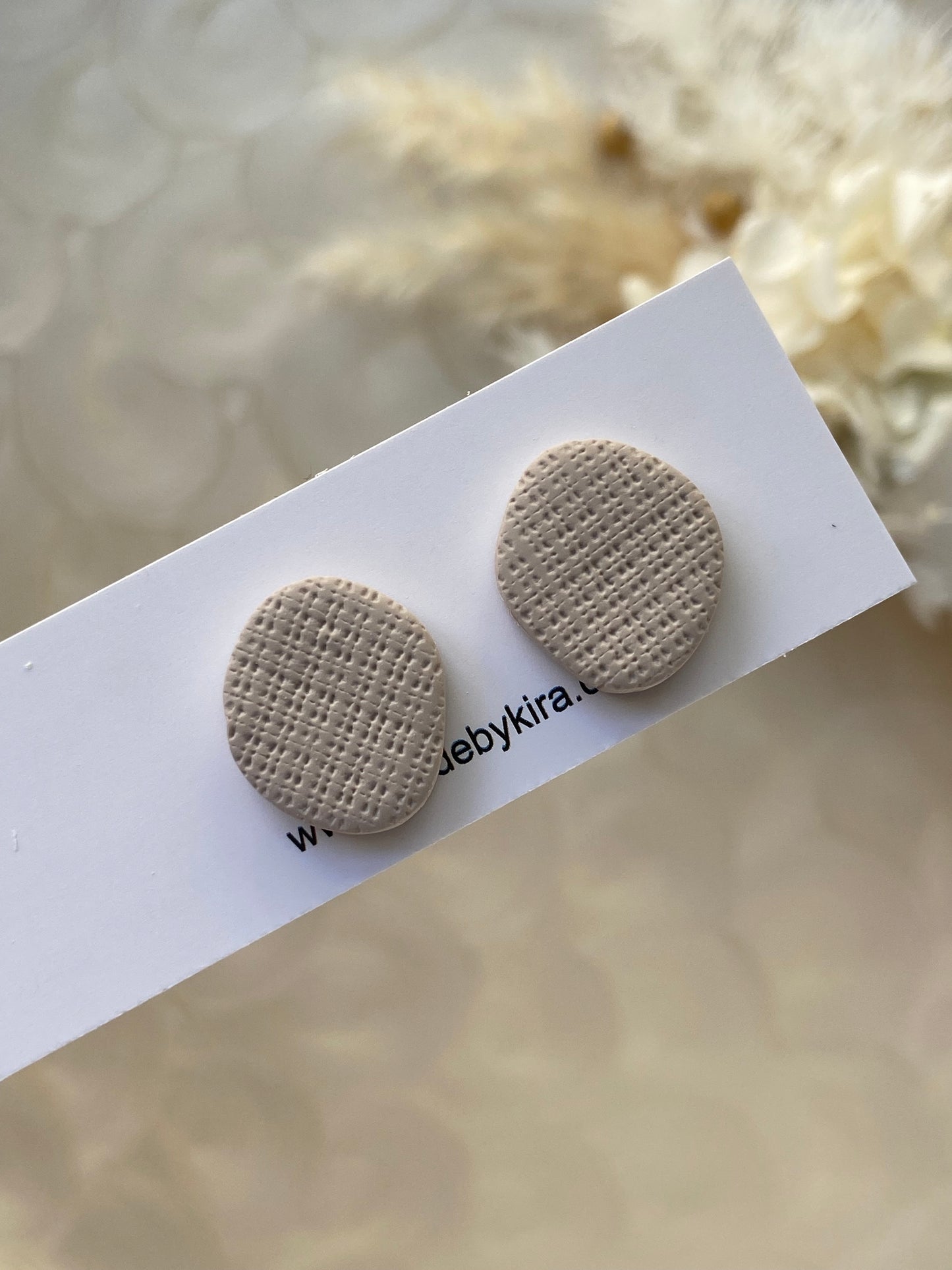 Pebble texture studs- natural