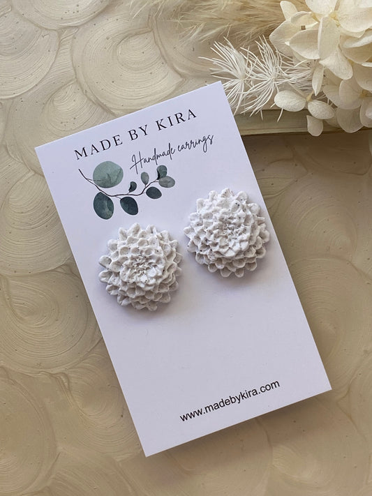 Dahlia studs- speckled white