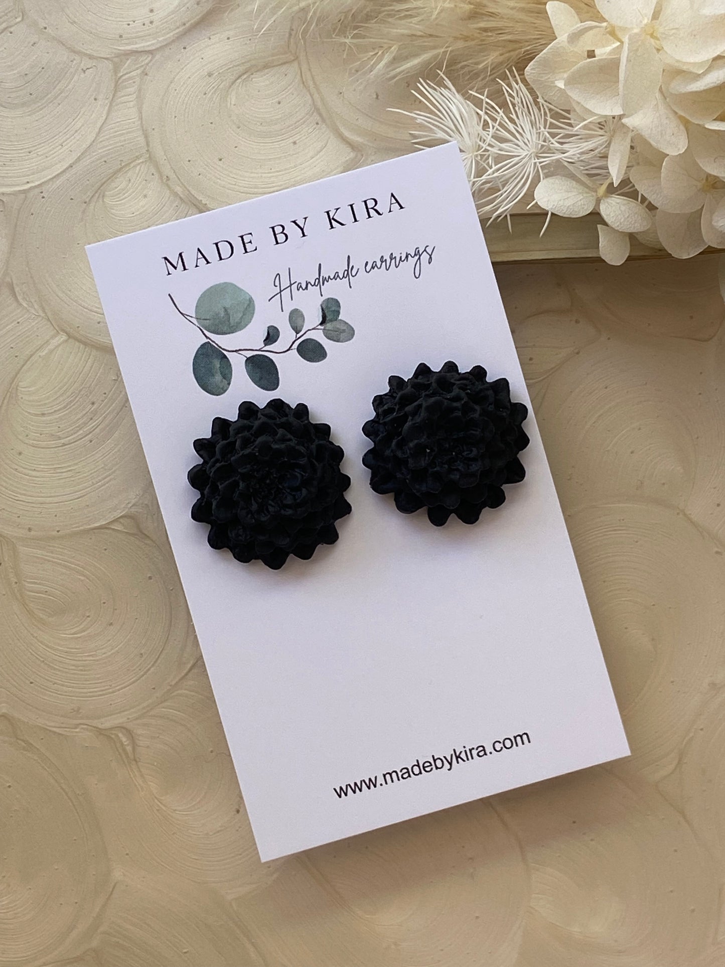 Dahlia studs- black